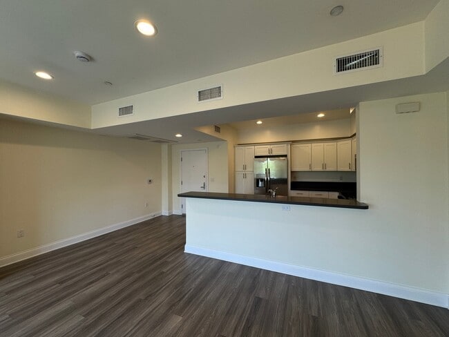 Photo - 14934 Burbank Blvd Unidad 304