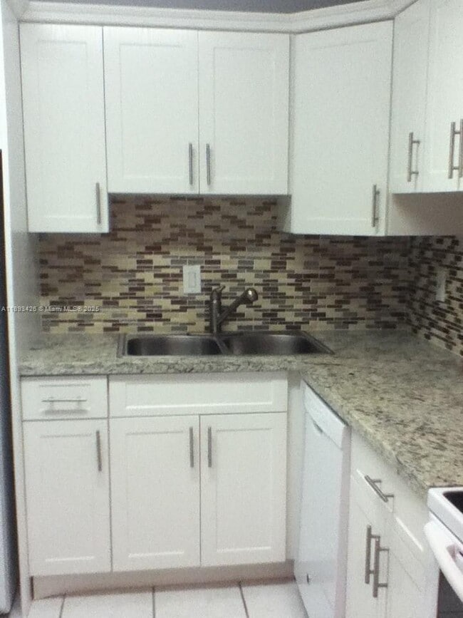 Building Photo - 4920 NW 79th Ave Unit 307