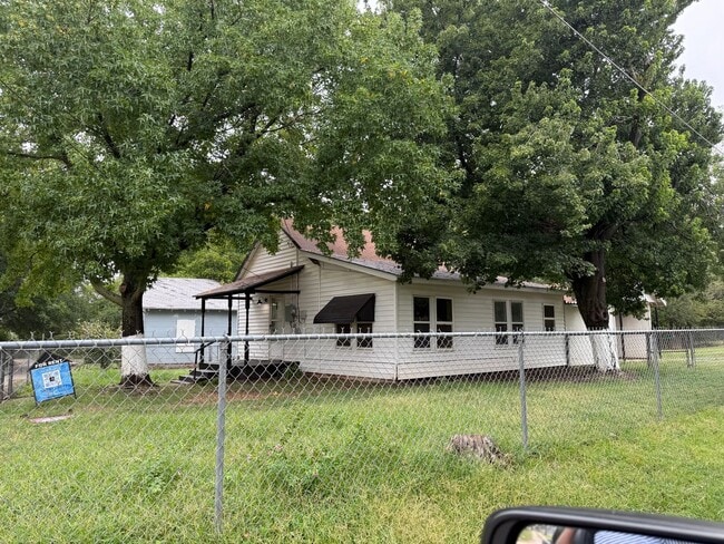 Building Photo - Affordable Rental near downtown Ardmore!