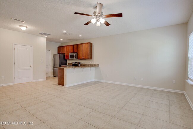Photo - 417 Oasis Ln