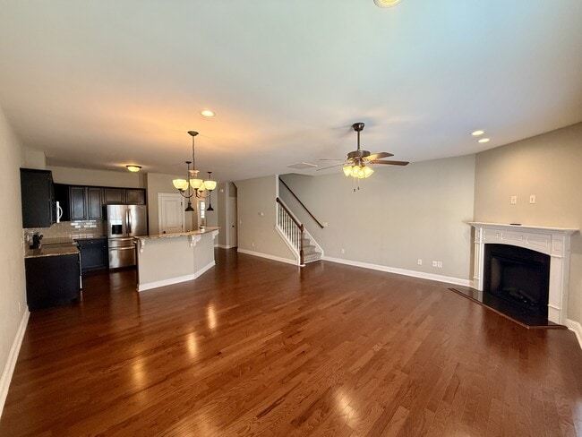 Photo - 1808 Fox Den Way