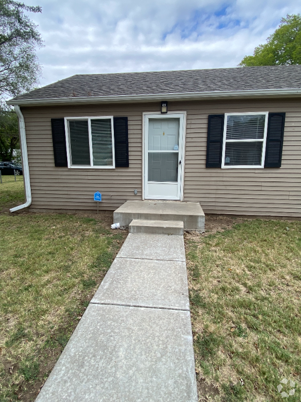 Building Photo - "Charming 1-Bedroom Rental in Wichita's De...