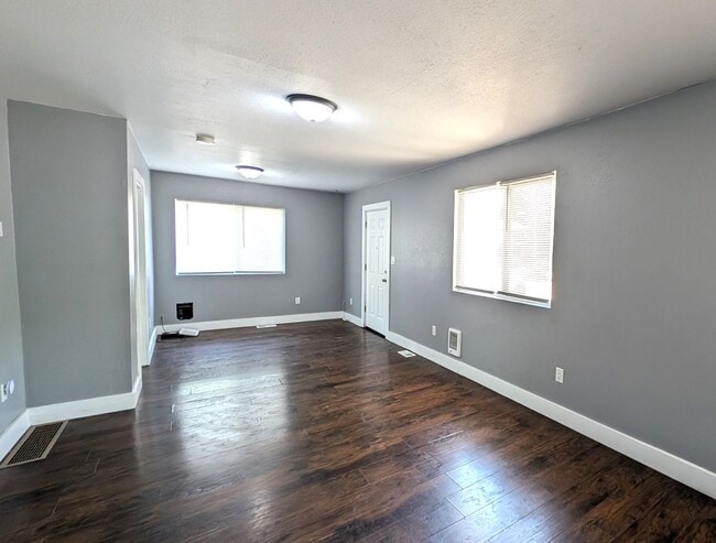 Photo - 3300 Glendale St
