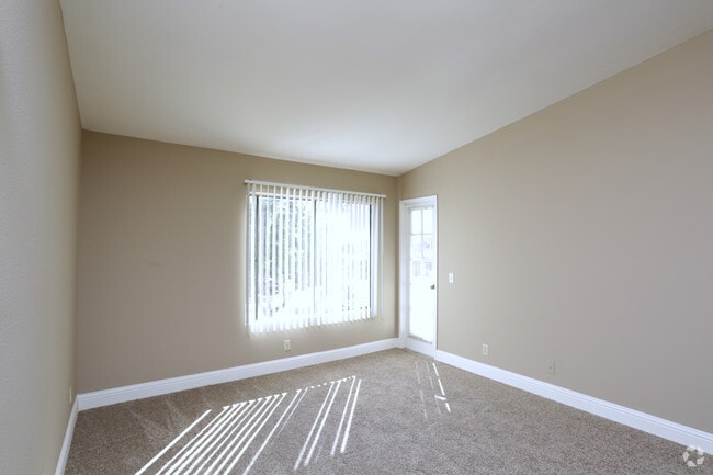 2x2 living area with carpet