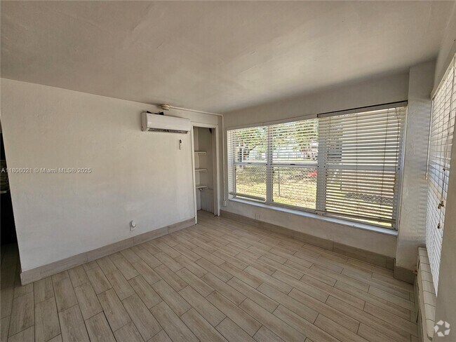Building Photo - 26 SE 13th Terrace Unit 7 Rental