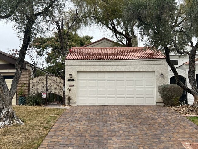 Building Photo - Furnished LVCC Beauty