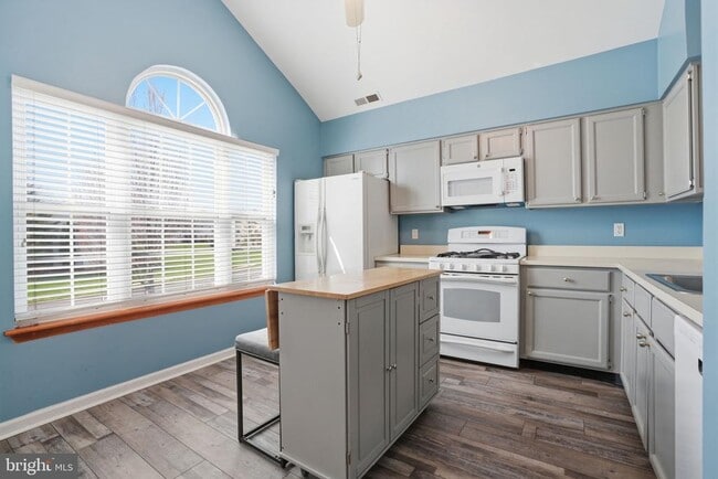 Photo - 496 Revere Dr