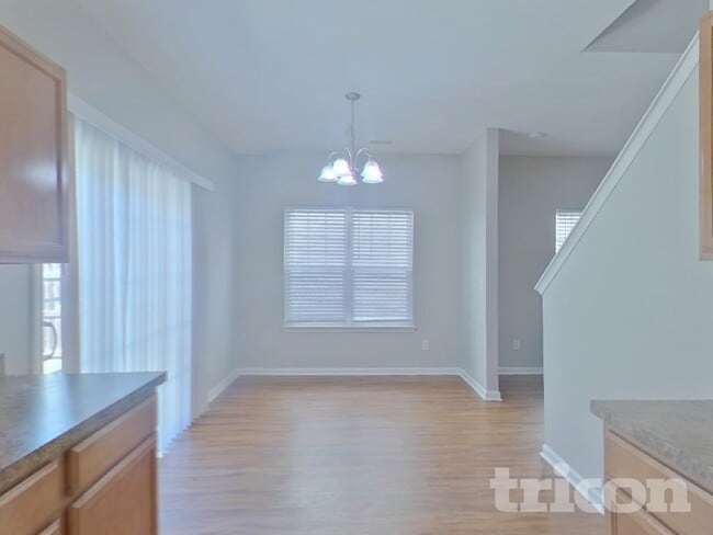 Photo - 484 Westmoreland Rd