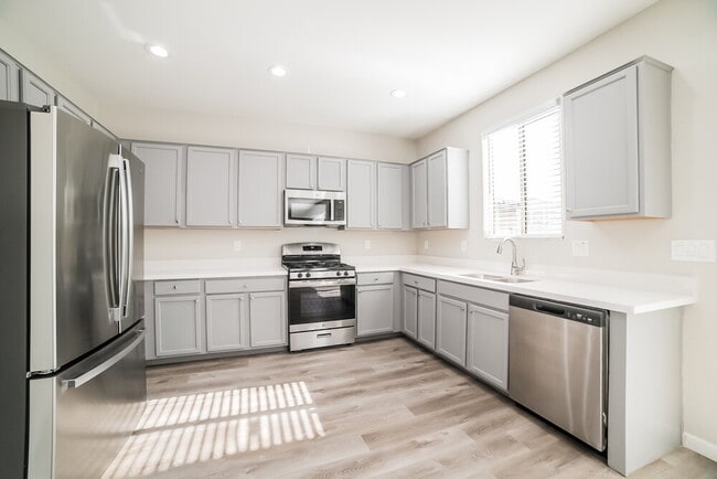 Photo - 7203 W Illini St