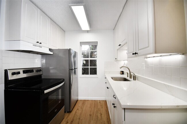 Photo - 900 NE 26th St Unit 7