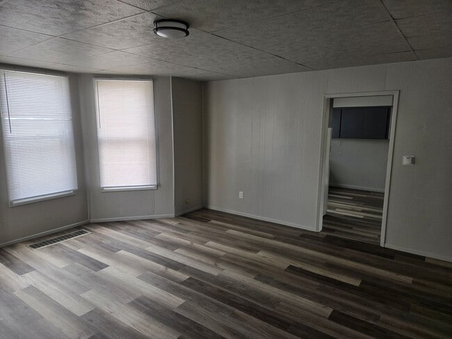 Photo - 2335 Baker St Unidad 2