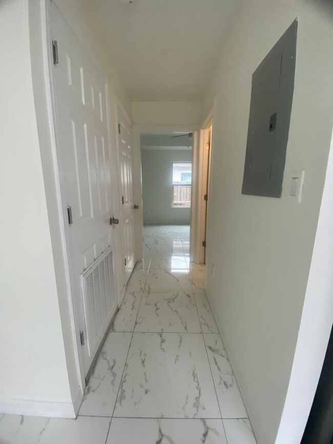 Photo - 2702 Larkspur Ave Unit 6