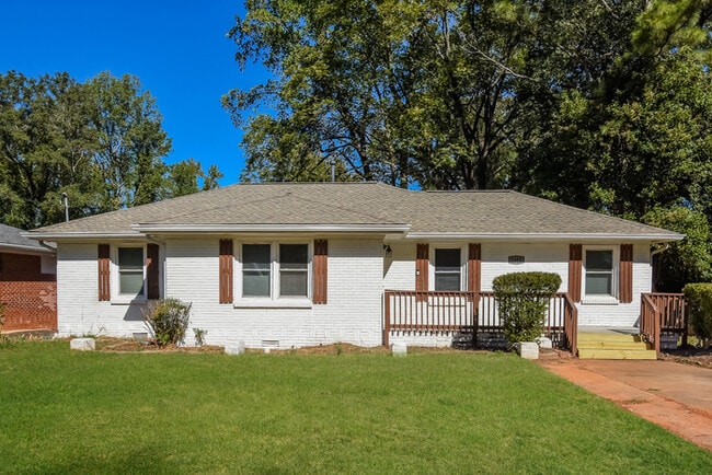 Building Photo - Fantastic 4bd/2ba home! Coming soon!