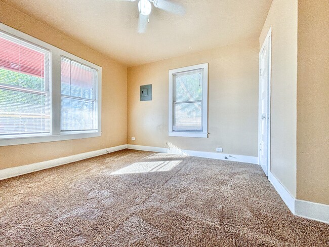 Photo - 162 W Faust St