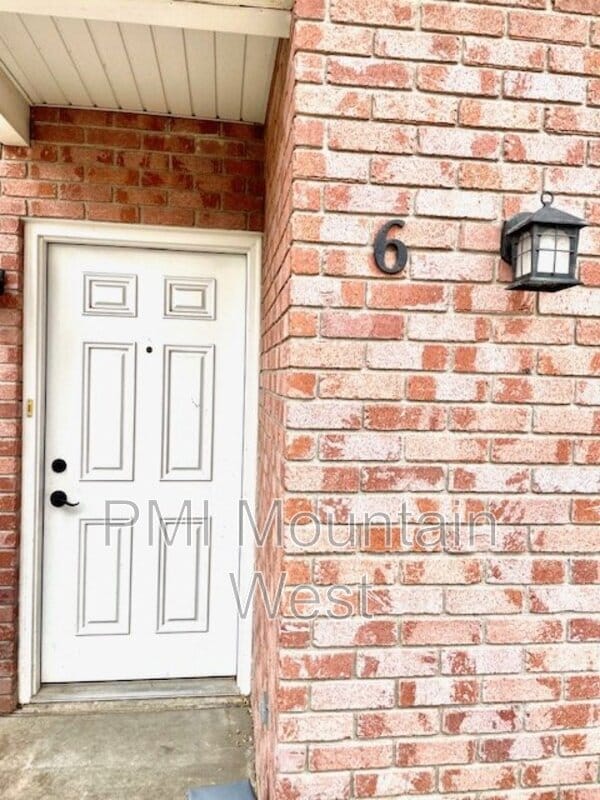 Photo - 55 Peregrine Ln