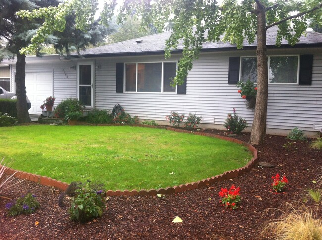 Nice 3 bed/1 bath Springfield Home ~ Close... - Nice 3 bed/1 bath Springfield Home ~ Close...