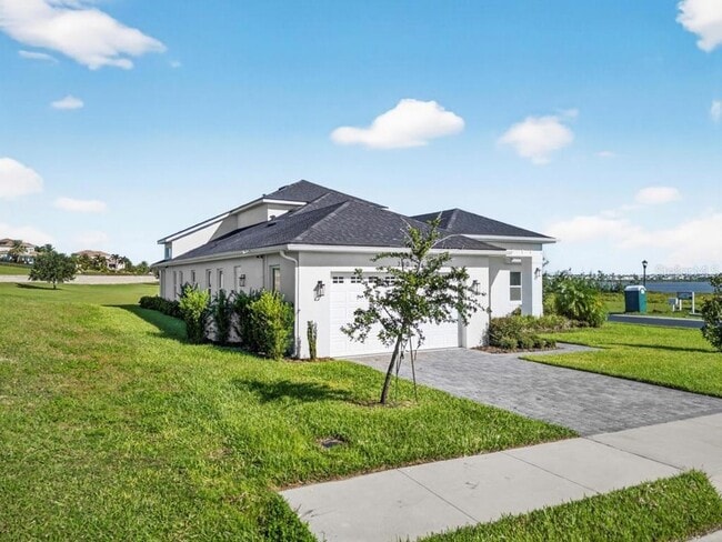 Photo - 200 Snowy Orchid Way