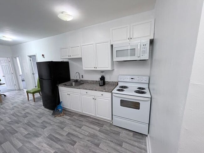 Building Photo - Inspected and Approved 3 Bedroom 1 Bath in Trenton