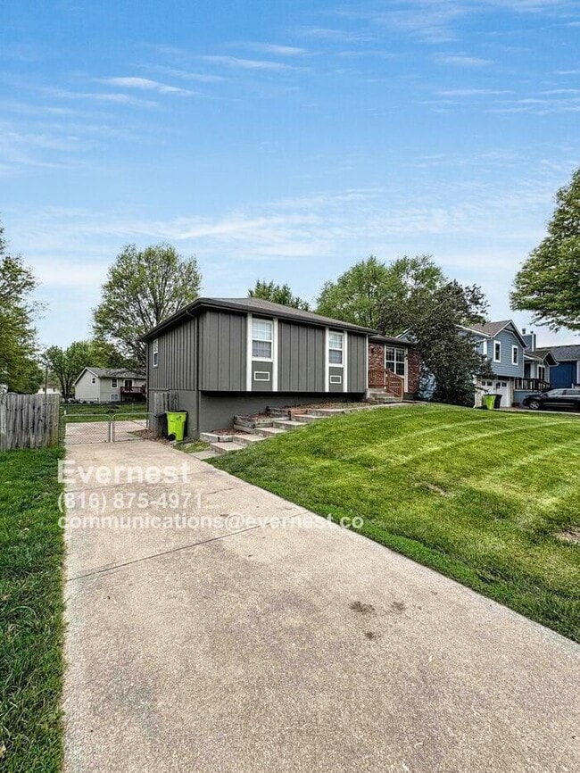 Charming 3-Bedroom Home with Fenced Yard /... - Charming 3-Bedroom Home with Fenced Yard /...