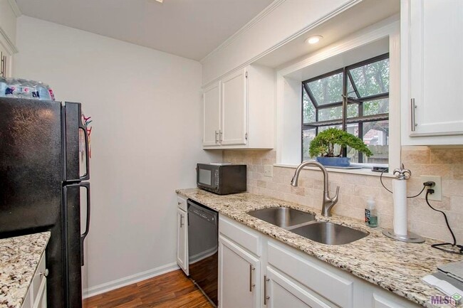 Photo - 2BR/2.5BA Corner Townhome – Near Woman’s H...