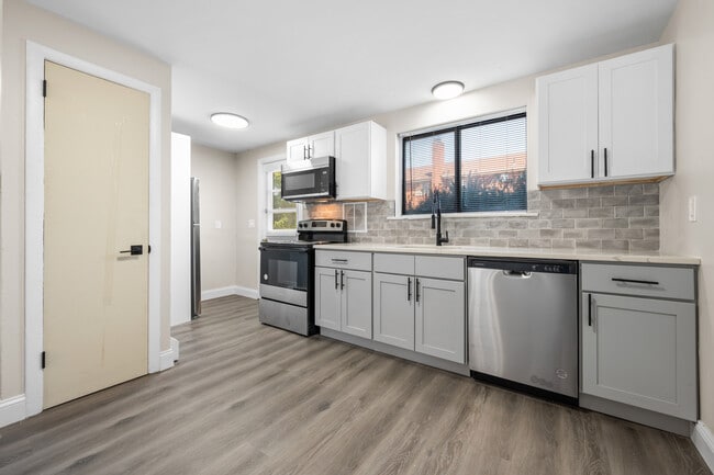 Photo - 157 School St