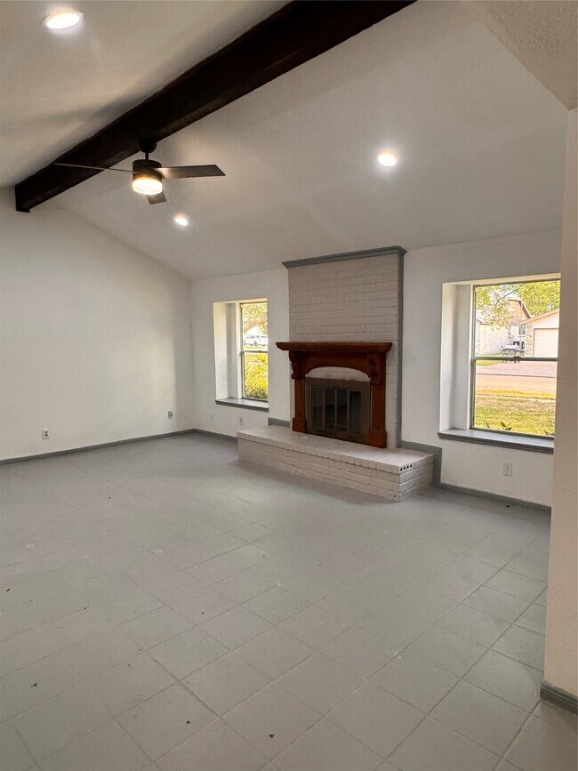 Photo - 604 Briarclift Ln