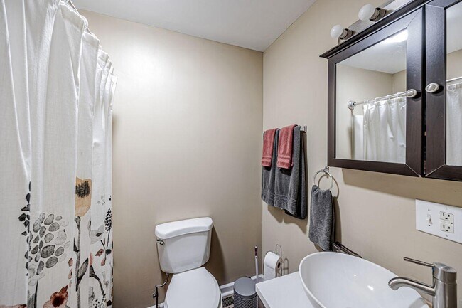 Photo - 1232 Russell St