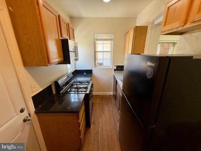 Photo - 402 E 28th St