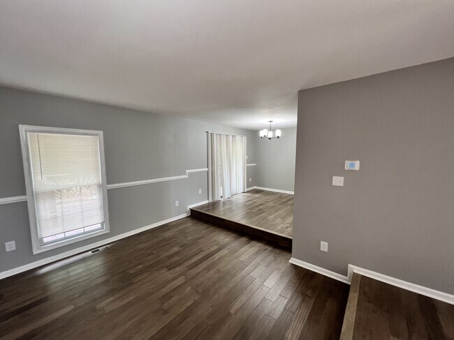 Photo - 733 Farnham Pl