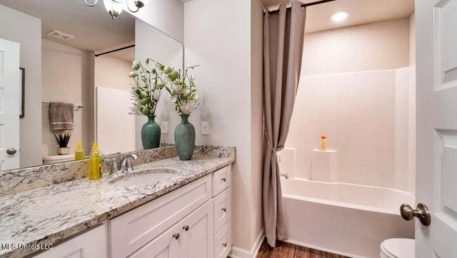 Photo - Beautiful new 4/2