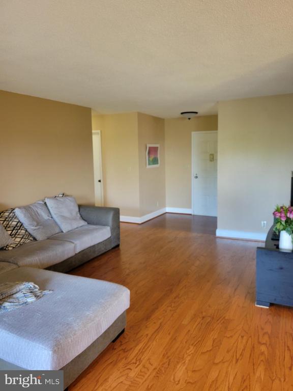 Building Photo - 8370 Greensboro Dr Unit 908