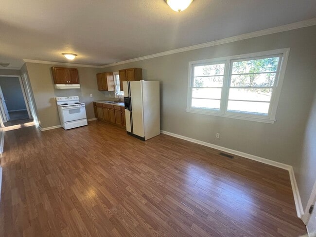 Photo - 3 bedroom 1 bath brick ranch home-Pet Friendly! Large lawn! Freshly Painted!