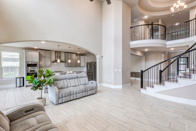 Photo - 405 Millard St