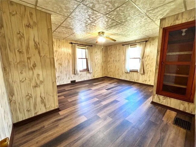 Photo - 828 Cove Rd Unit Bottom