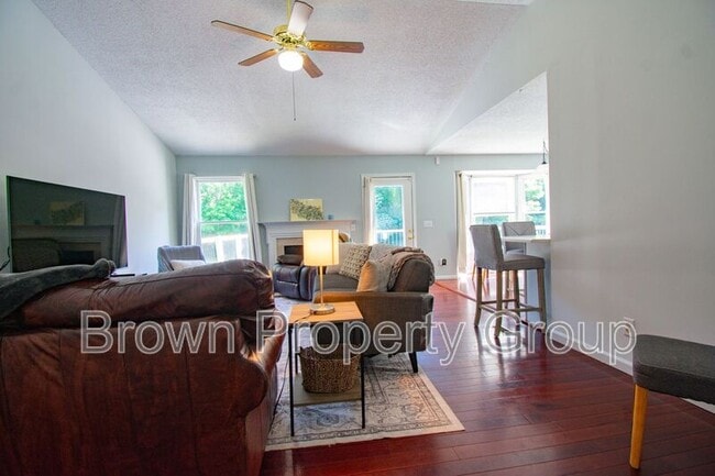 Photo - 20 N Hillside Dr