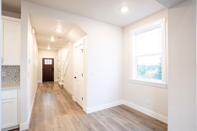 Photo - Stunning new construction!