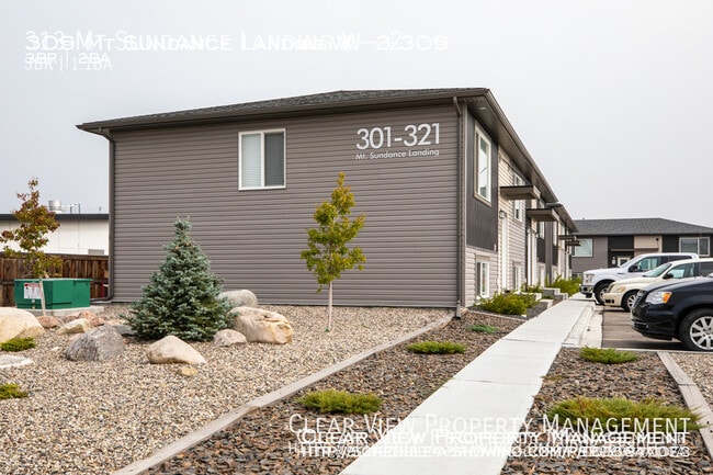 Building Photo - Stylish and contemporary townhouse 3 bed, 1.5 bath! ??Showings at (403) 308-0332??