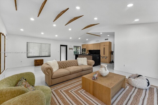 Photo - 125 NE 107th St