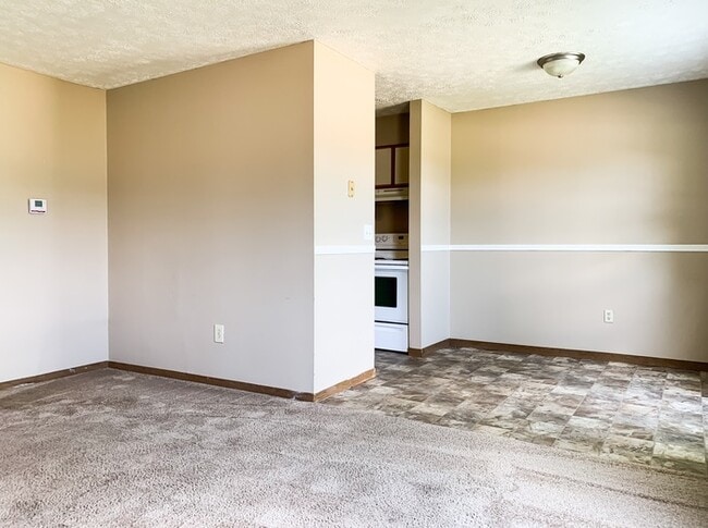 Photo - 335 S Birkey St