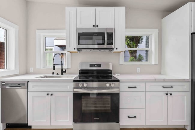 Photo - 8145 9th Ave SW