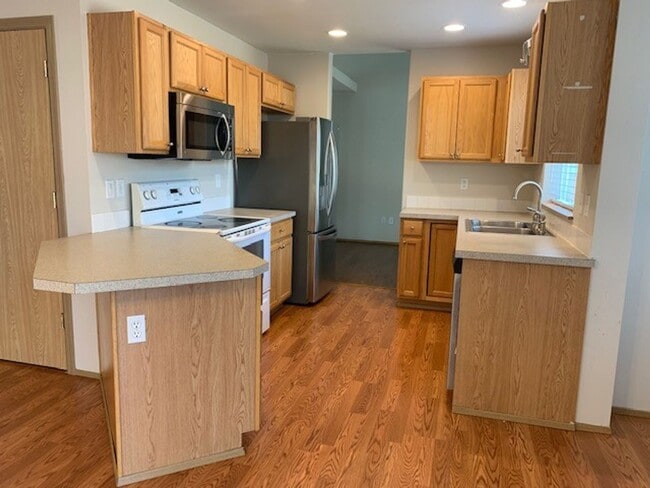 Photo - AVAILABLE NOW! Beautiful 3 bed/ 2 bath Single Family Home