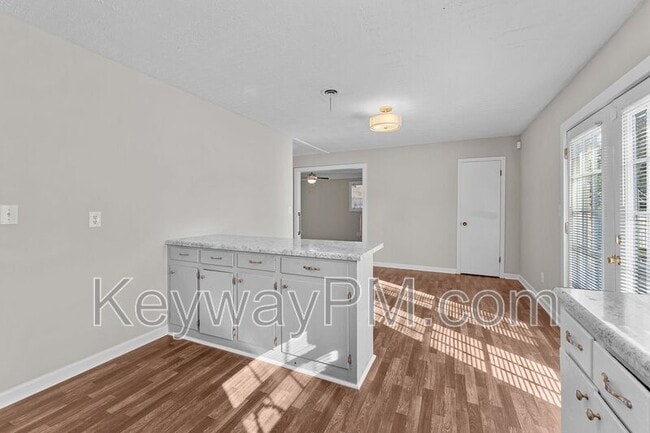 Photo - 2021 Fernwood Cir