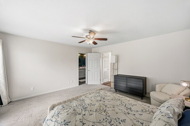 Building Photo - 1116 Bering Dr Unit 25