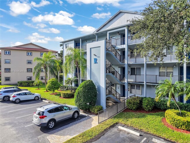 Building Photo - 900 SW 125th Way Unit 304R