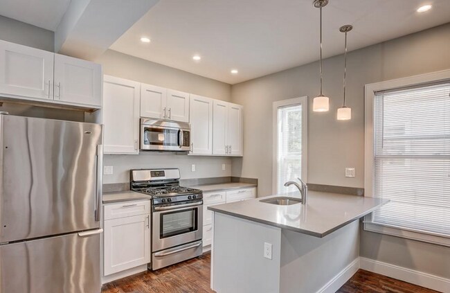 Building Photo - 147 Boston St Unit 1 Rental