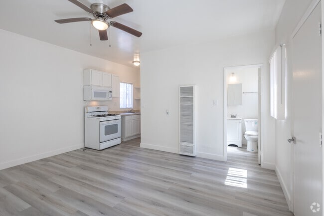 Studio - 500SF - Living