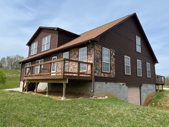 Photo - 210 A J Ln