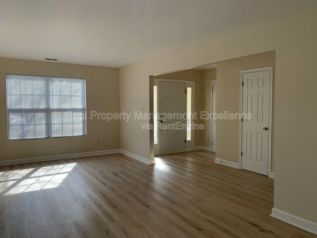 Photo - 5611 Sojourn Dr