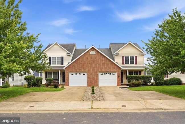 Building Photo - 2068 Stoneleigh Dr