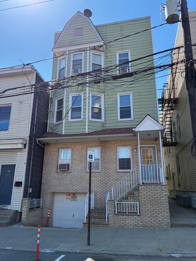 Building Photo - 48 E 19th St